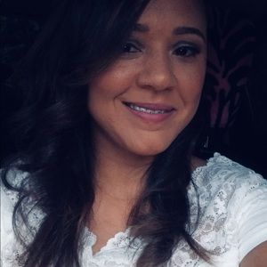 Meet your Posher, Claudia